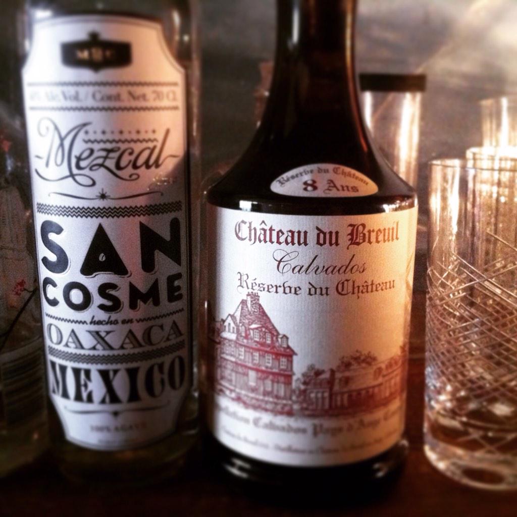 Neues in der Hard-Alk Abteilung: rauchig süßer Mezcal und 8 Jahre gereifter Calvodas von Chateau Breuil #five