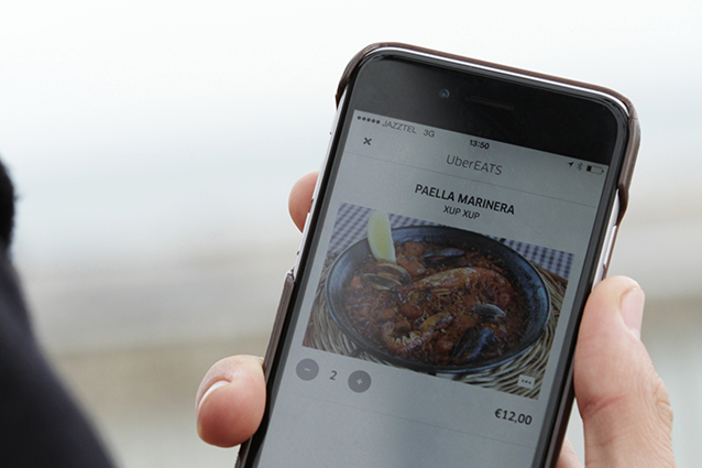 thenextweb's tweet photo. Uber launches its food delivery service in Barcelona just in time for Mobile World Congress http://t.co/n0J1Qd73jX http://t.co/cV5oOOfgsi