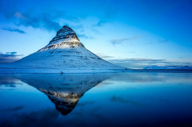 ViatgerumES's tweet photo. Kirkjuffel es una montaña de origen volcánico situada en Grundarfjörður, al oeste de Islandia. #LugaresConEncanto http://t.co/uKNDeTjoAE