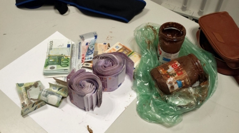 DailyMirror's tweet photo. Man 'caught smuggling £95,000 in jars of Nutella claimed cash was love notes for girlfriend' http://t.co/0T4yN791zv http://t.co/GdvYGxpKS4
