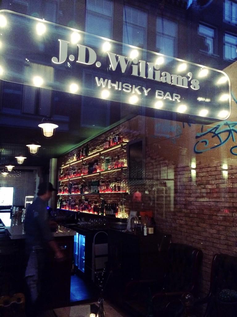 StadVat's tweet photo. Ons vaatje heeft een huis! @jdwilliamsbar http://t.co/cgcowVIEL0