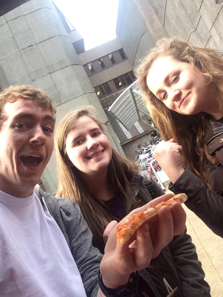 GuthersGU3's tweet photo. Thanks @JustEatUK for the free slice of pizza. #minifistpump http://t.co/NYMRTTfZRz