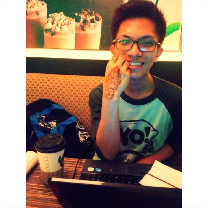 PowpzEleganza's tweet photo. Just got my first tatt! Thanks @aminaaahng  #henna #gandiz http://t.co/ofvLkJgZcR