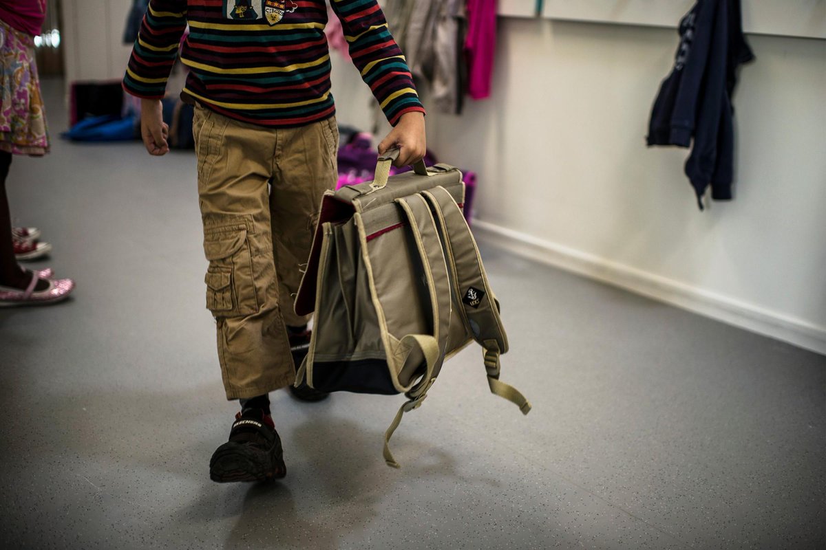 RTLFrance's tweet photo. Paris : une directrice d'école blessée après avoir été poignardée par un parent d'élève > http://t.co/vJZmOYgo71 http://t.co/CwXsAto1ja