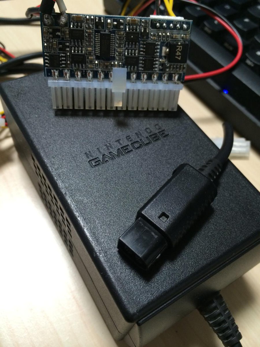 さらしる Twitter પર 久しぶりに海外通販 30ドルくらいのatx電源acアダプタ 化基板が届いたので装着しようとしたが要求電圧が16vとか19vとかじゃなく12vだったのでゲームキューブ用acアダプタ 12v 3 25a をぶった切って基板と直結してみる Http T Co さらしる Twitter પર 久しぶりに海外通販 30ドルくらいのatx電源acアダプタ 化基板が届いたので装着しようとしたが要求電圧が16vとか19vとかじゃなく12vだったのでゲームキューブ用acアダプタ 12v 3 25a をぶった切って基板と直結してみる Http T Co