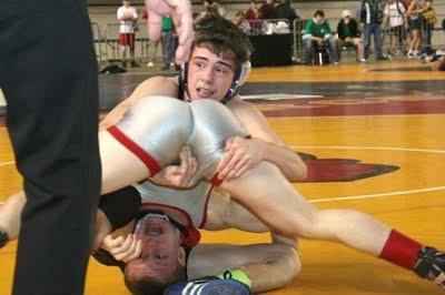 PolyShort's tweet photo. #ballgrab #wrestling #helpingoutafriend http://t.co/BxKsQ06pvY