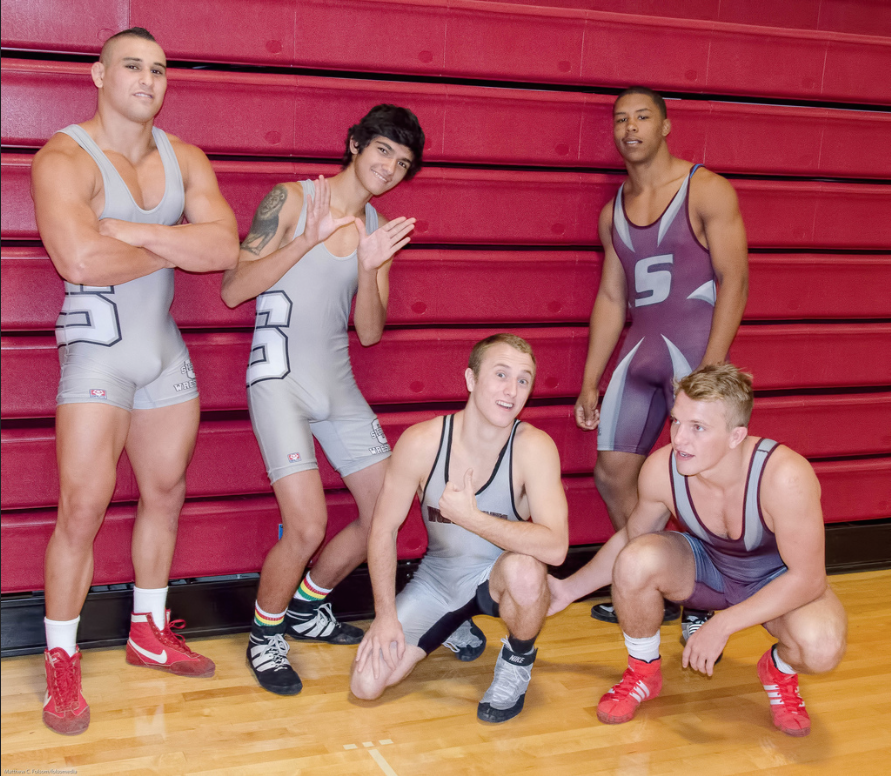 PolyShort's tweet photo. #wrestling #bulgealert #thatswhatfriendsarefor http://t.co/9uLUSViS7a