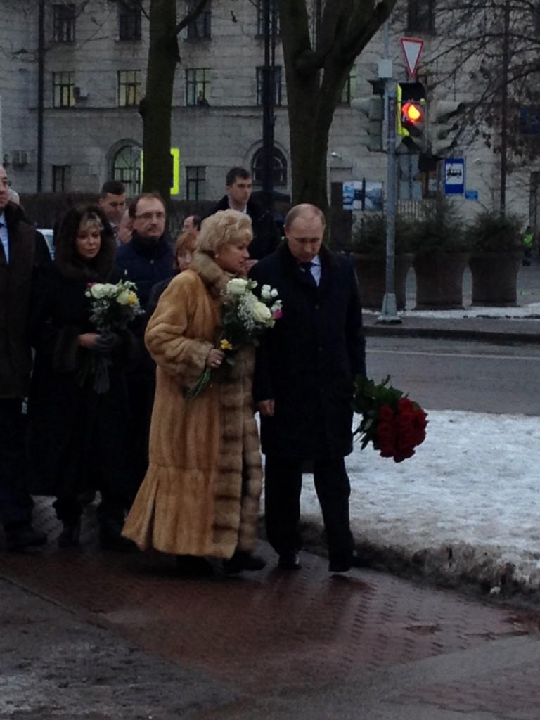 Путин неожиданно приехал на Васильевский остров к памятнику Собчаку (фото)