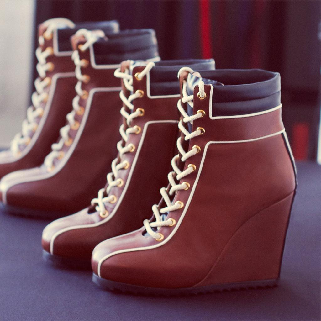 TommyHilfiger's tweet image. Best on ground: the shoes of next season premiering at #TommyFall15 #NYFW