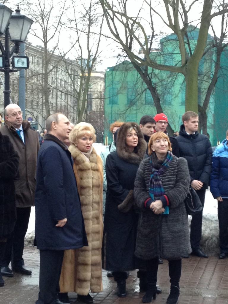Путин неожиданно приехал на Васильевский остров к памятнику Собчаку (фото)