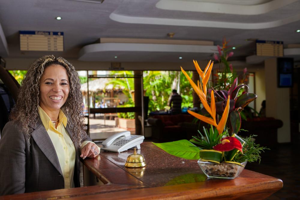 Hoy nos levantamos con una sonrisa porque cuesta poco y produce mucho. ¡Inténtalo! #BuenosDías