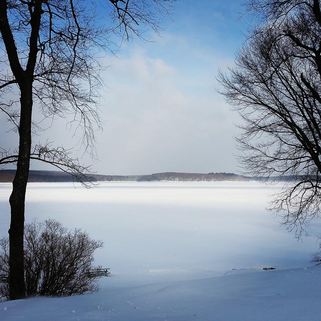 WINDY with beautiful blue skies this morning on #LakeWallenpaupack! #NorthernPoconoMtns <a href="/WNEP/">WNEP</a> <a href="/SamChampion/">Sam Champion</a>