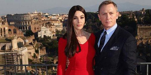 hola's tweet photo. Monica Bellucci conquista Roma como chica Bond: http://t.co/pTUX5jCQrS http://t.co/TvBb5zGYbe