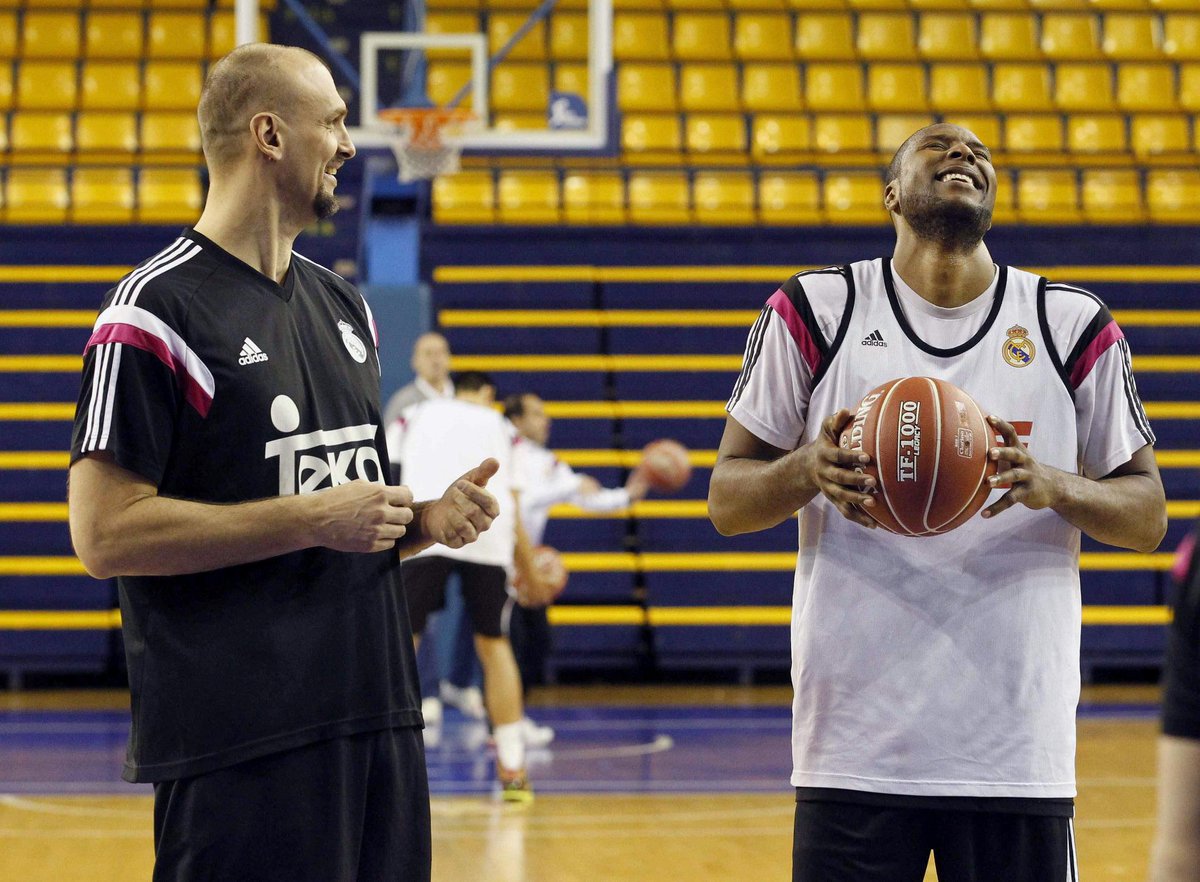 teledeporte's tweet photo. La Copa busca al primer rey de la temporada ACB http://t.co/hjEaxuLUzz #CopaACB http://t.co/m1DDLYFtln
