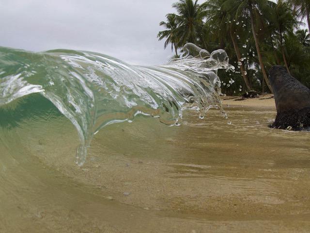surfline's tweet image. Surfline&apos;s Chris Borg explores the science behind the shoreline surfl.in/1yZgKW4 #SurflineForecast #SurfScience