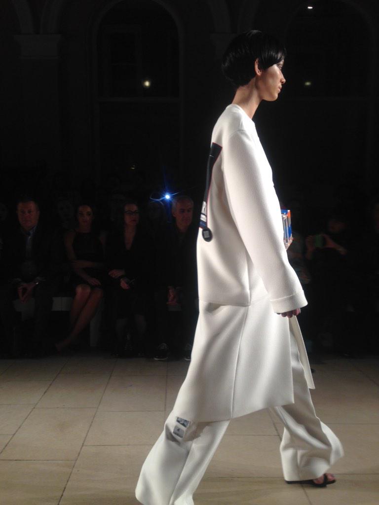 NOTJUSTALABEL's tweet photo. A BLANC fashion landscape for Maria Piankov at @LCFLondon #LCFMA15 #fashion #livestream http://t.co/H79HWnHSNs