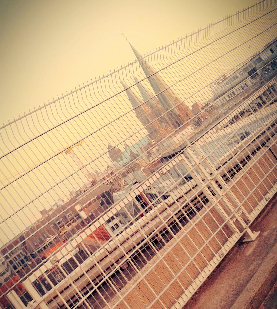 Vikilovepll's tweet photo. Heute mit Dilara auf Dach von Saturn #CheckDasMal http://t.co/1giLTfcMhH