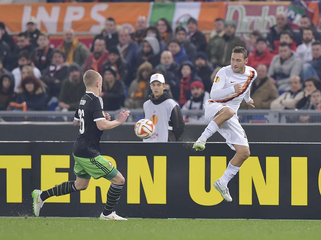 OfficialASRoma's tweet photo. Risultato finale | full time: Roma-Feyenoord 1-1 (22' Gervinho, 55' Kazim) #RomaFeyenoord #UEL http://t.co/nOPU3BF5O3