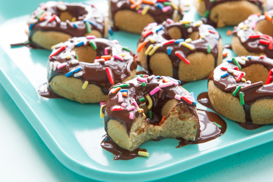 PaleoFoundation's tweet photo. Honey-Vanilla Donuts made with Banana Flour from @wedoglutenfree #paleofriendly #paleo #donuts http://t.co/mZmV0WH95t http://t.co/vQBl1y4C2k