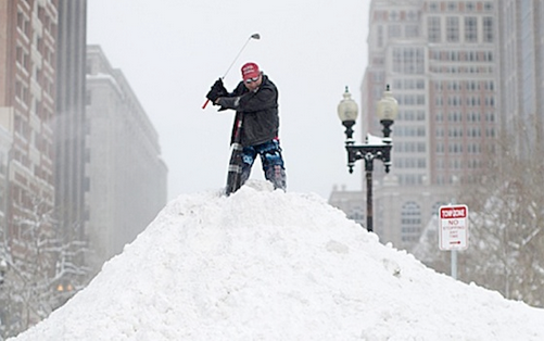 GolfDigest's tweet photo. There's exactly one golfer left in Boston who hasn't let the snow get to him. http://t.co/eAFGXibGo6 http://t.co/JguHjQMZFp