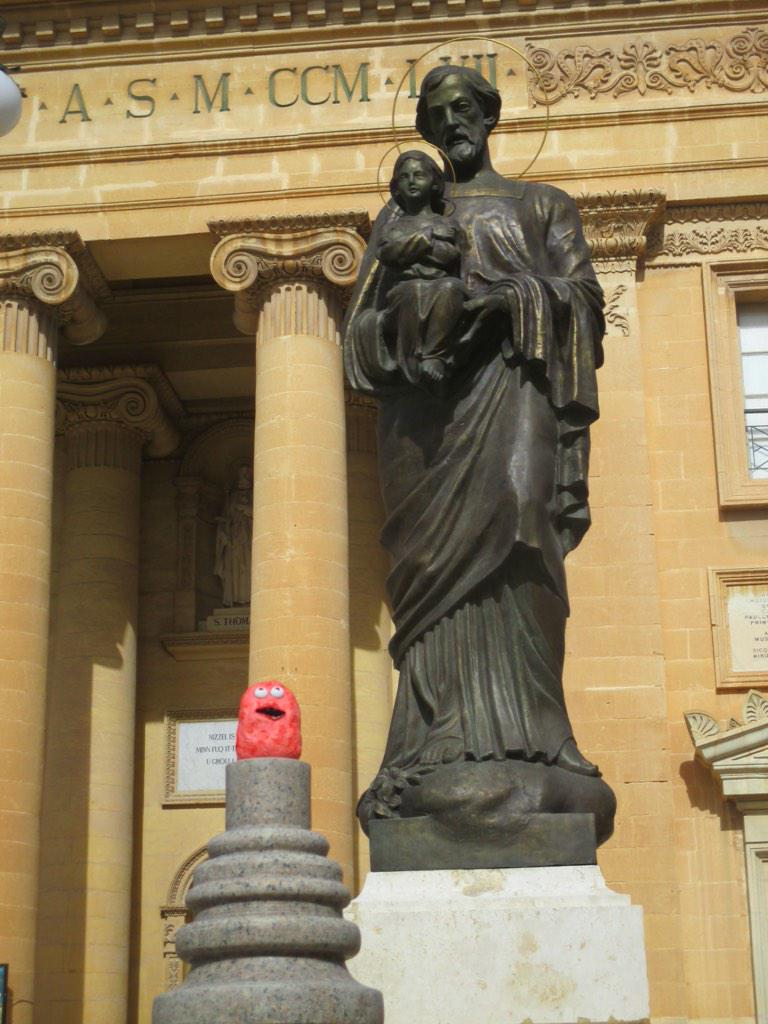 coalmite's tweet photo. Margo is still having a good holiday, visiting historical places. http://t.co/cKAkhHgx90