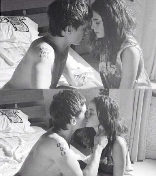 citationsprime's tweet photo. "Je t'aime et je t'aimerai toujours 
-Vraiment ? 
-Malheureusement .." Skins http://t.co/XPVFfhNQ3g