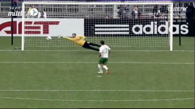 DeportesCuatro's tweet photo. Raúl González Blanco, el que nunca hace nada, debuta en el NY Cosmos con un gol de penalti → http://t.co/Bc9jtusS1z http://t.co/BHXBTxp6Df