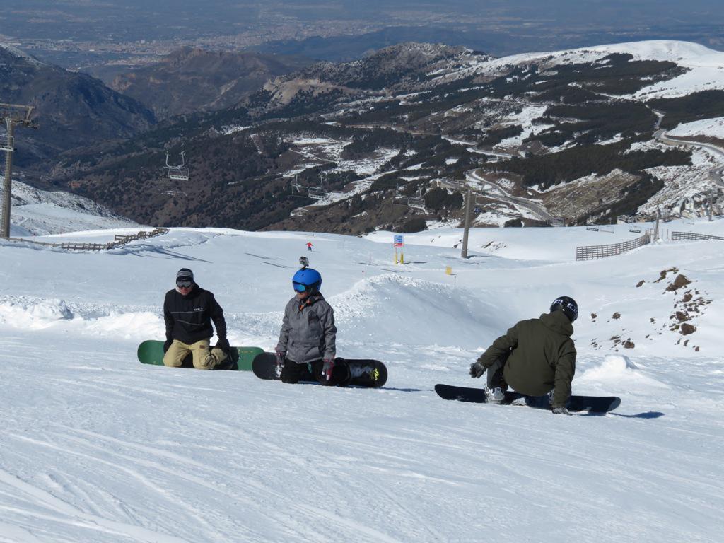 websierranevada's tweet photo. ¿Nos acompañas en un pequeño 'tour' por #SierraNevada? Previsión para mañana: http://t.co/YUbgErGztj http://t.co/M1PqpEztw5