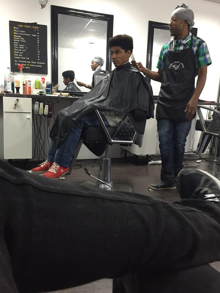 GuvnaB's tweet photo. Introducing @AaronAndreJames to a barbers that won't charge him £30 for a trim #Strong #HesCarlton #ImWill http://t.co/idsAL6hcTv