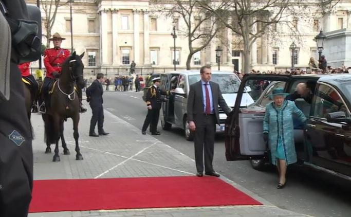 WoolClassics's tweet photo. Love the Queen walking all over us :)
#WoolClassics #RegalRed http://t.co/4vrUlxeTtp