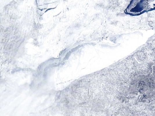 freep's tweet image. Yep, it's cold: Lake Erie has 98% ice cover on.freep.com/1LeYEGq