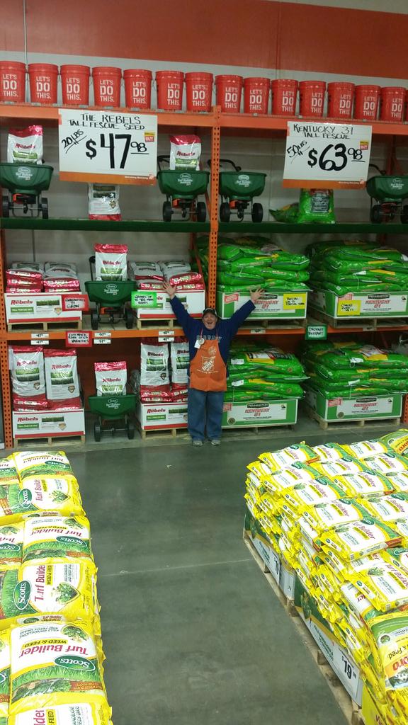 eglinton48's tweet image. Victoria ready to sell some GRASS SEED!!!!! @RoWilliams1 @Fuerstenberg15 @bsmilin311 @hdjandrew