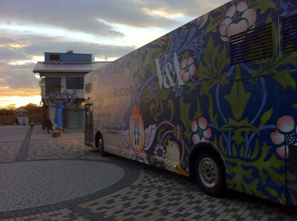 travgallery's tweet image. Sunset strawberry thief - leaving The Crescent on Tuesday. @VADundee @SophiaPretoria @pamechan #DesignInMotion