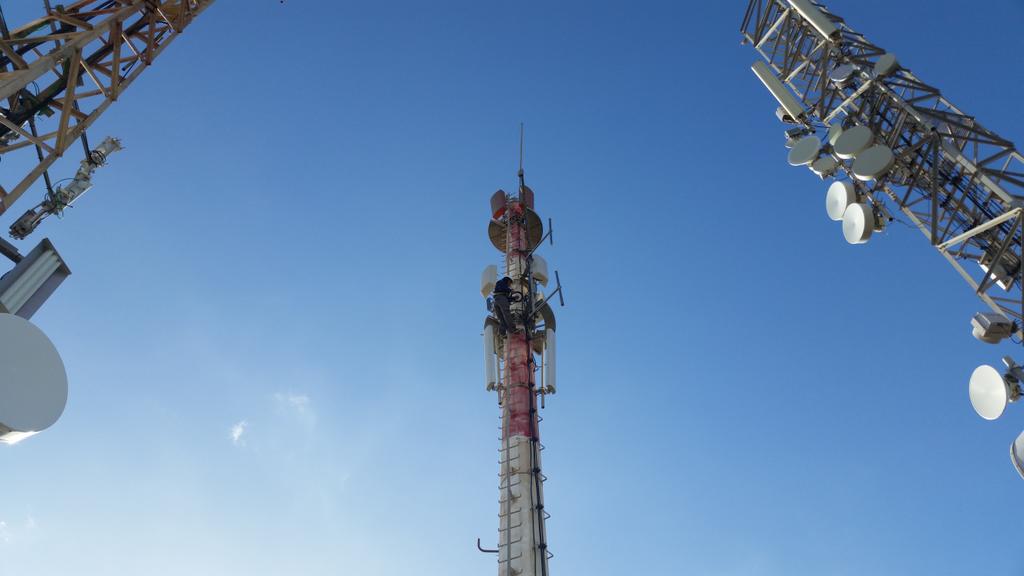 WiFiCanarias's tweet photo. Subimos alto... Llegamos lejos... #wificanarias #airInternet
#Internet & #teléfono http://t.co/nuGvoUXPuD