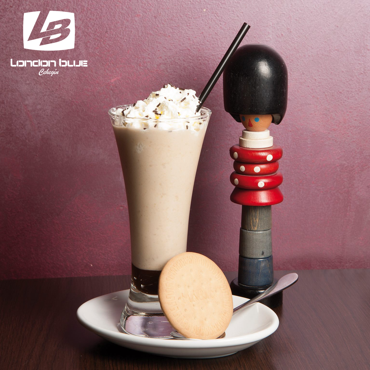 londonblueceheg's tweet photo. Este domingo empezamos la Ruta Cóctel 2015. Os dejamos una foto del q será nuestro cóctel este año. #tapascehegin2015 http://t.co/tas1RbHEhz