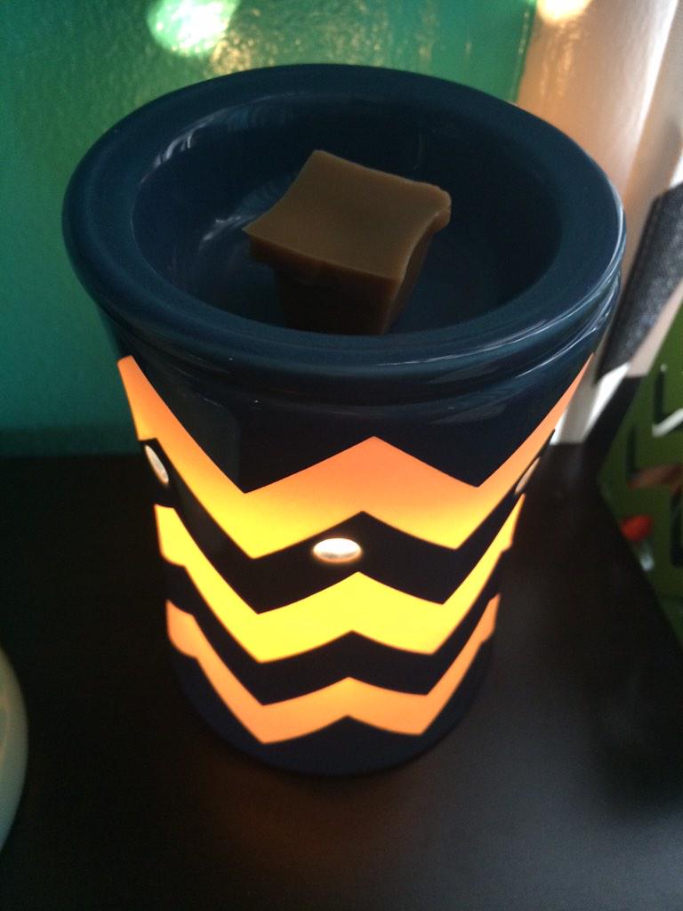 lizbriggs006's tweet photo. Broke out my chevron scentsy warmer again! #nowwarming Salted Caramel Cupcake! http://t.co/kKGcmEVWRQ