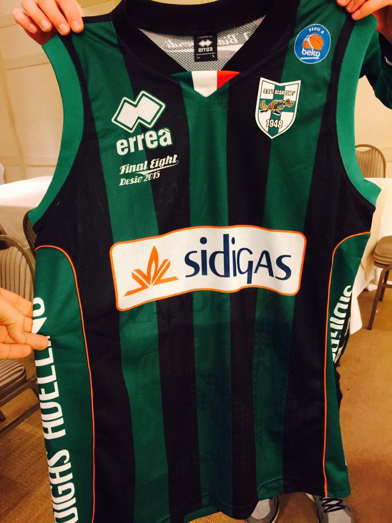 coachVitucci's tweet photo. Maglia speciale per un evento speciale!
Coppa Italia time! http://t.co/6awnybSeD4