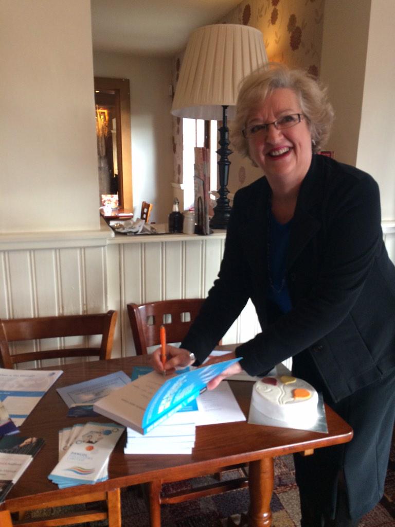 AnnHawkins's tweet image. RT @HazelLCottrell: Got @AnnHawkins to sign @Peter_Chamber #NBNSBook at #creativenetworking &amp;amp; delivered with cake