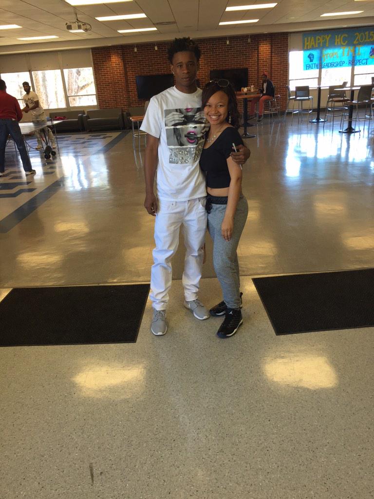 Iiball_12's tweet photo. Throw back Thursday lol haven't been on here in a while lol Me and my cuzzo Lil yurr #FAM👌💯✔ http://t.co/ogyVQXLtmc