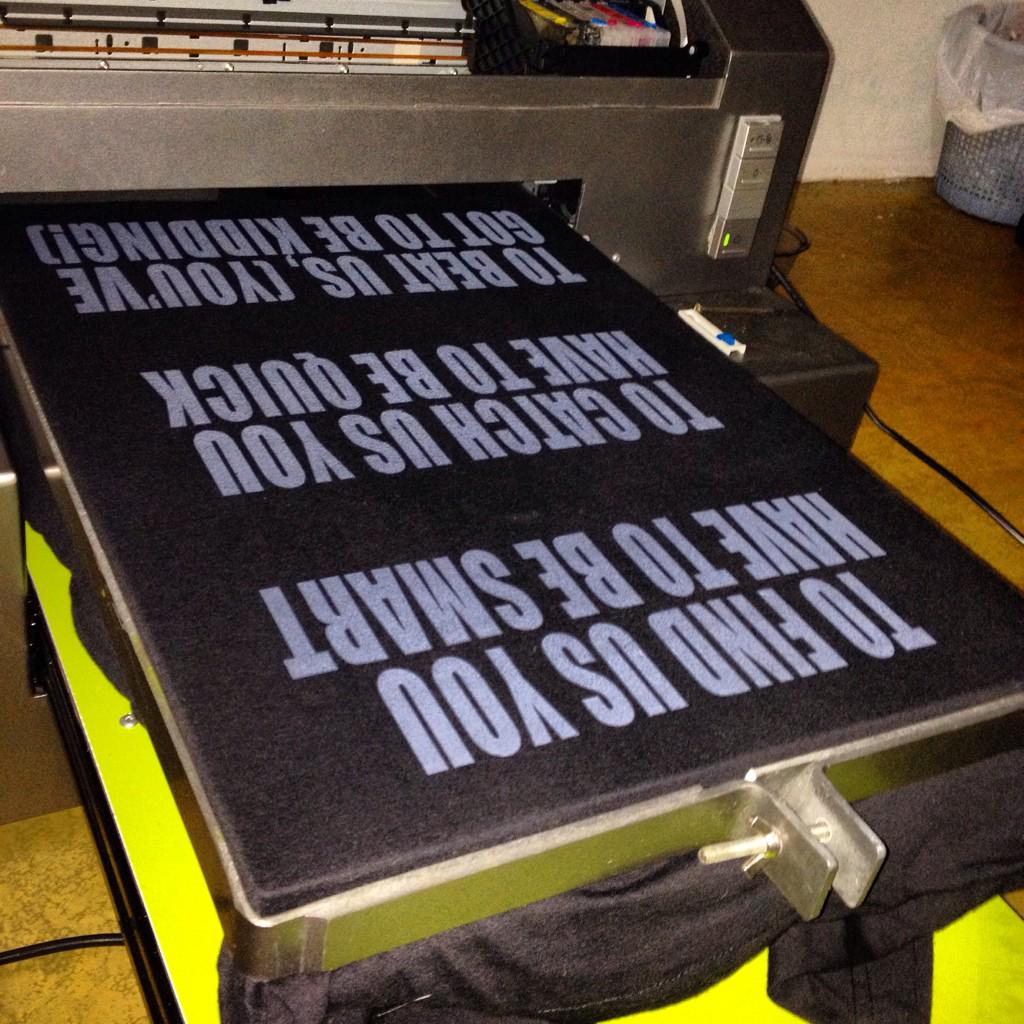 RyoRizkyNugraha's tweet image. Printer Dtg ready on my room.. Bisa deh print kaos satu satu😊☺️😉 #printerdtg #dtg #sablon