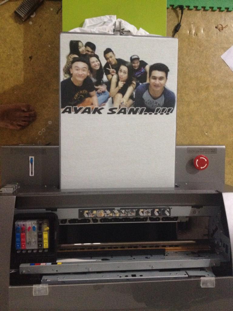 RyoRizkyNugraha's tweet image. Printer Dtg ready on my room.. Bisa deh print kaos satu satu😊☺️😉 #printerdtg #dtg #sablon