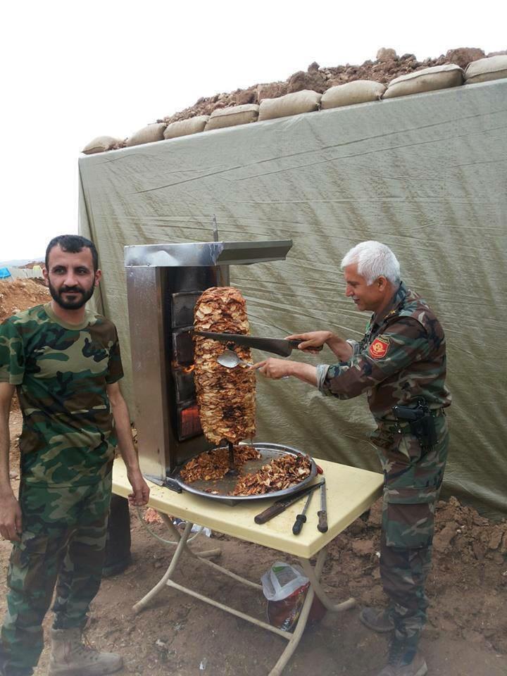 green_lemonnn's tweet photo. #Breaking #Iraq Peshmarga forces are using a heavy 300mm Shawarma in the front line against #IS :) http://t.co/Ozf5VoIy4g