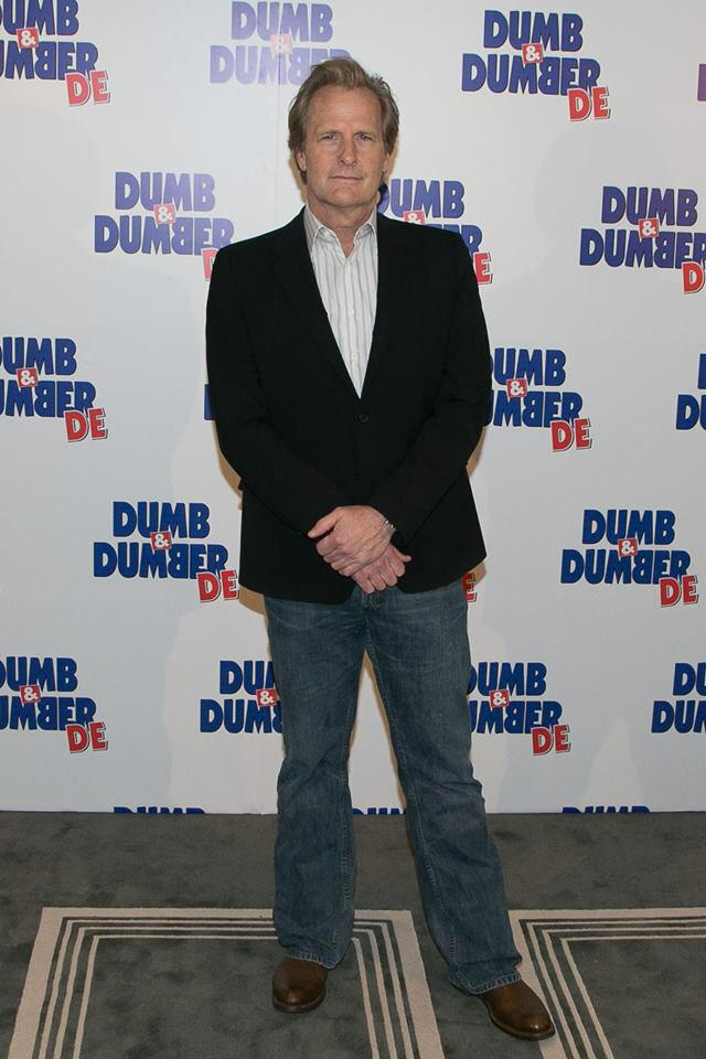 Happy 60th Bday to versatile actor, Jeff Daniels! 
He played the dimwitted Harry Dunne in the comedy Dumb and Dumber. 