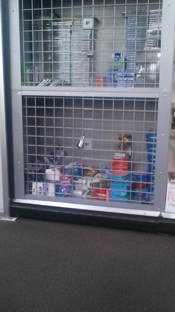 skylanderbuff's tweet image. Good luck friends @BestBuy #metaknight #amiibo exclusive. Saw tomorrows cage stock of 4 or so. Wtf.  @AmiiboInq