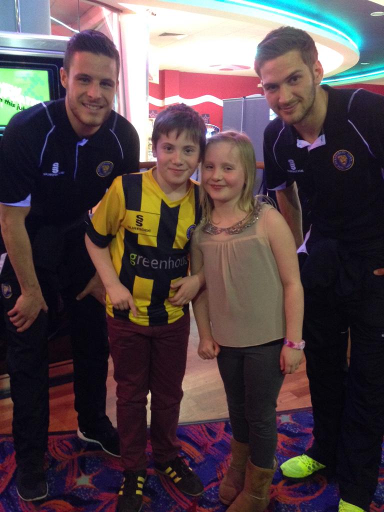 Sarah_2133's tweet photo. @shrewsweb @JaysonLeutwiler @Mickeyd_09 @JuniorShrews fab birthday present for my daughter meeting these boys today http://t.co/MSi81VSi0S