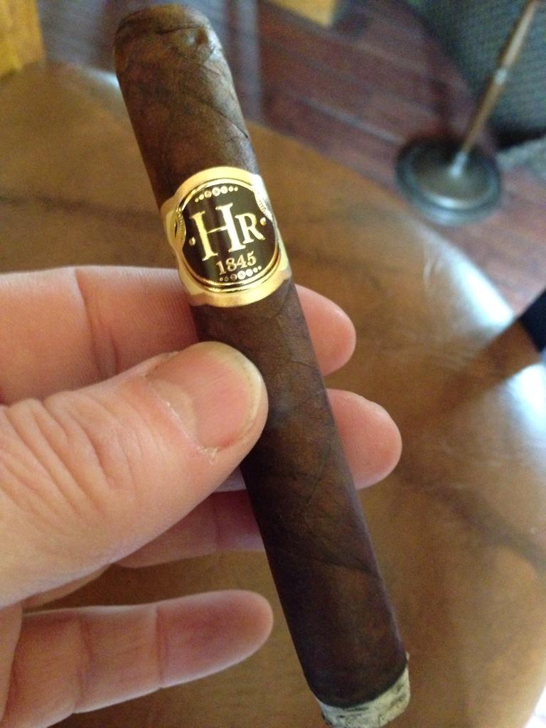 KurtKendall7204's tweet photo. @cubanacancigars #nowsmoking what a great cigar! I'll need several samples to make sure I like them! http://t.co/ZPICQgBAdr
