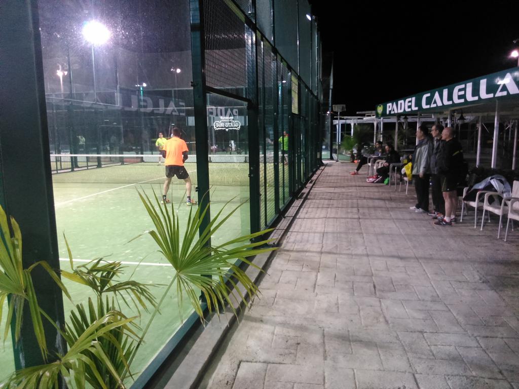 padelcalella's tweet photo. Gran nivell de padel a la americana del dijous al nostre club!  Sou molt grans nois!  A toooope! http://t.co/fk49KoRBeu