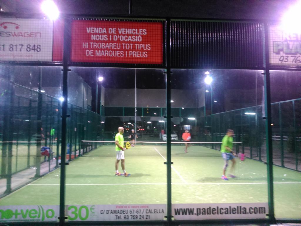 padelcalella's tweet photo. Gran nivell de padel a la americana del dijous al nostre club!  Sou molt grans nois!  A toooope! http://t.co/fk49KoRBeu