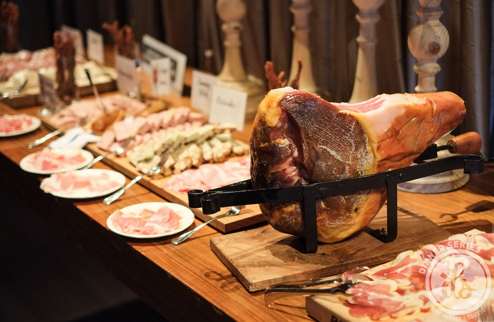 ProteinU's tweet photo. What will FRIDAY's #BOSTON's #ChefsCourse look like? Imagine this.. then imagine it 100X BIGGER! #BeanTown #COCHON555 http://t.co/5F4hbhAQc8