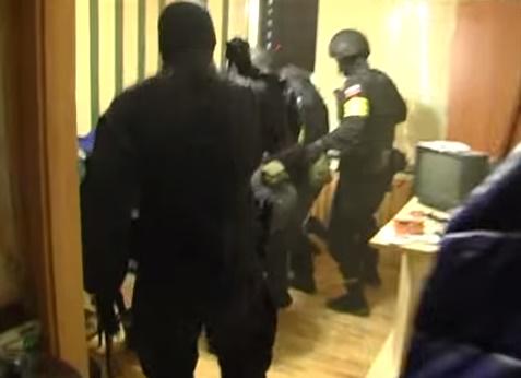Narwhal8915's tweet photo. Western backed terrorist leader #Yarosh St. Petersburg cell taken down by #FSB 
#Right_Sector https://t.co/7pcPhaQbOG http://t.co/1d5gGofPSH